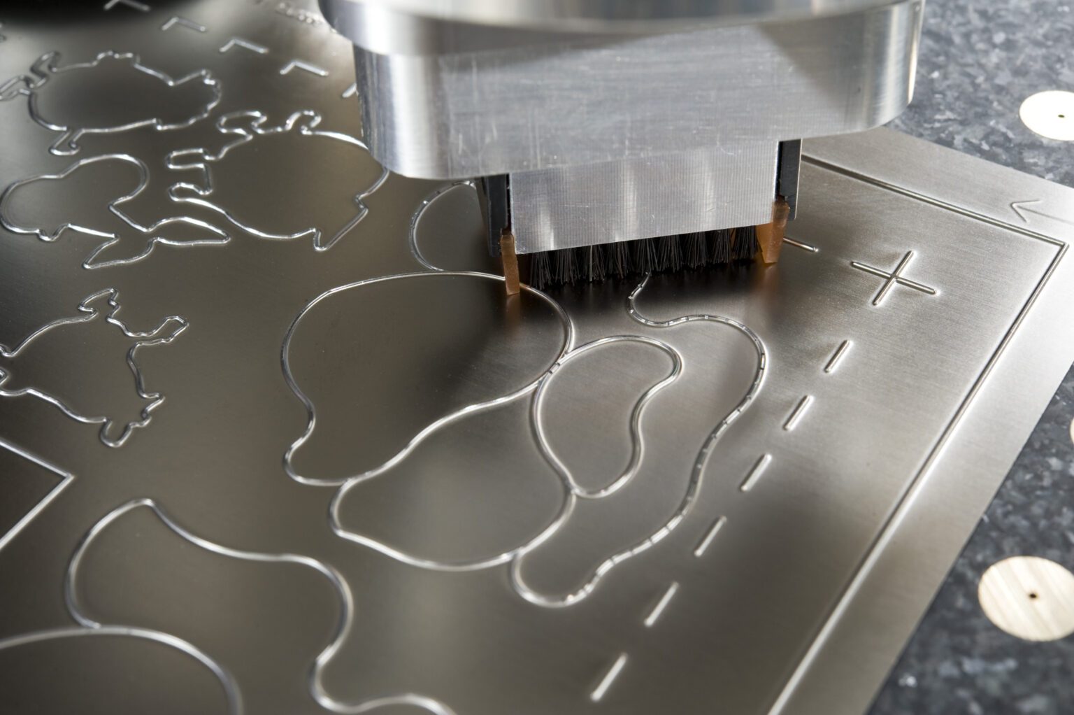 GVM-Bearbeitung von Stanzblech mit einer Anderson Europe CNC-Maschine